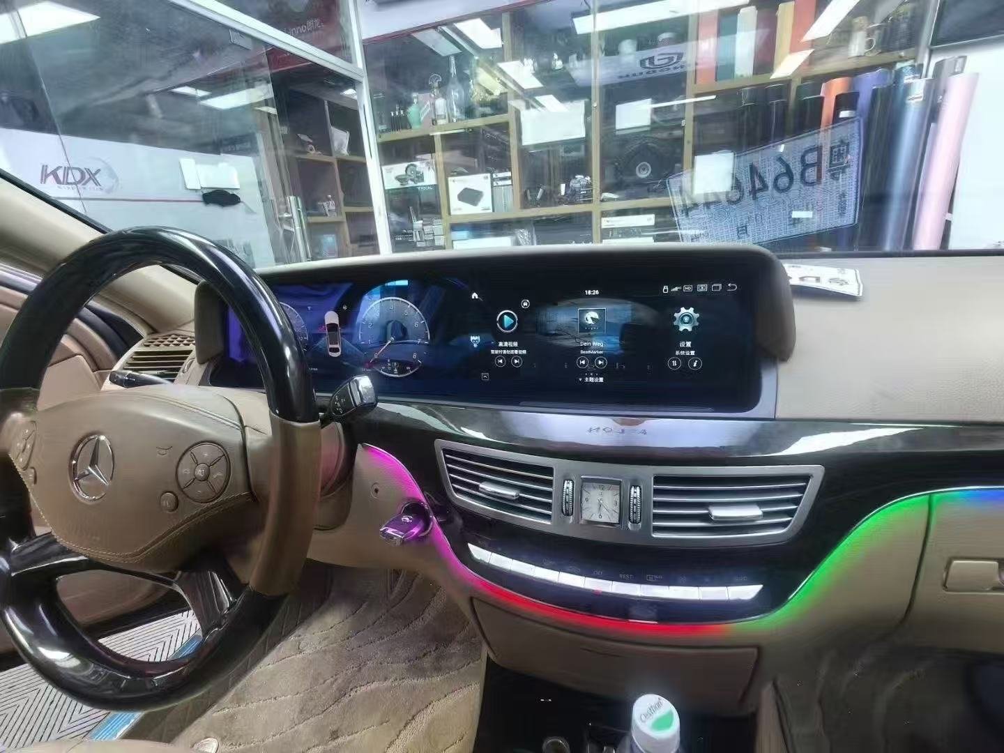 W221